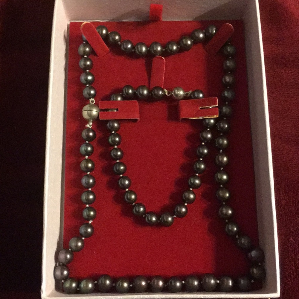 Black pearl necklace and bracelet set